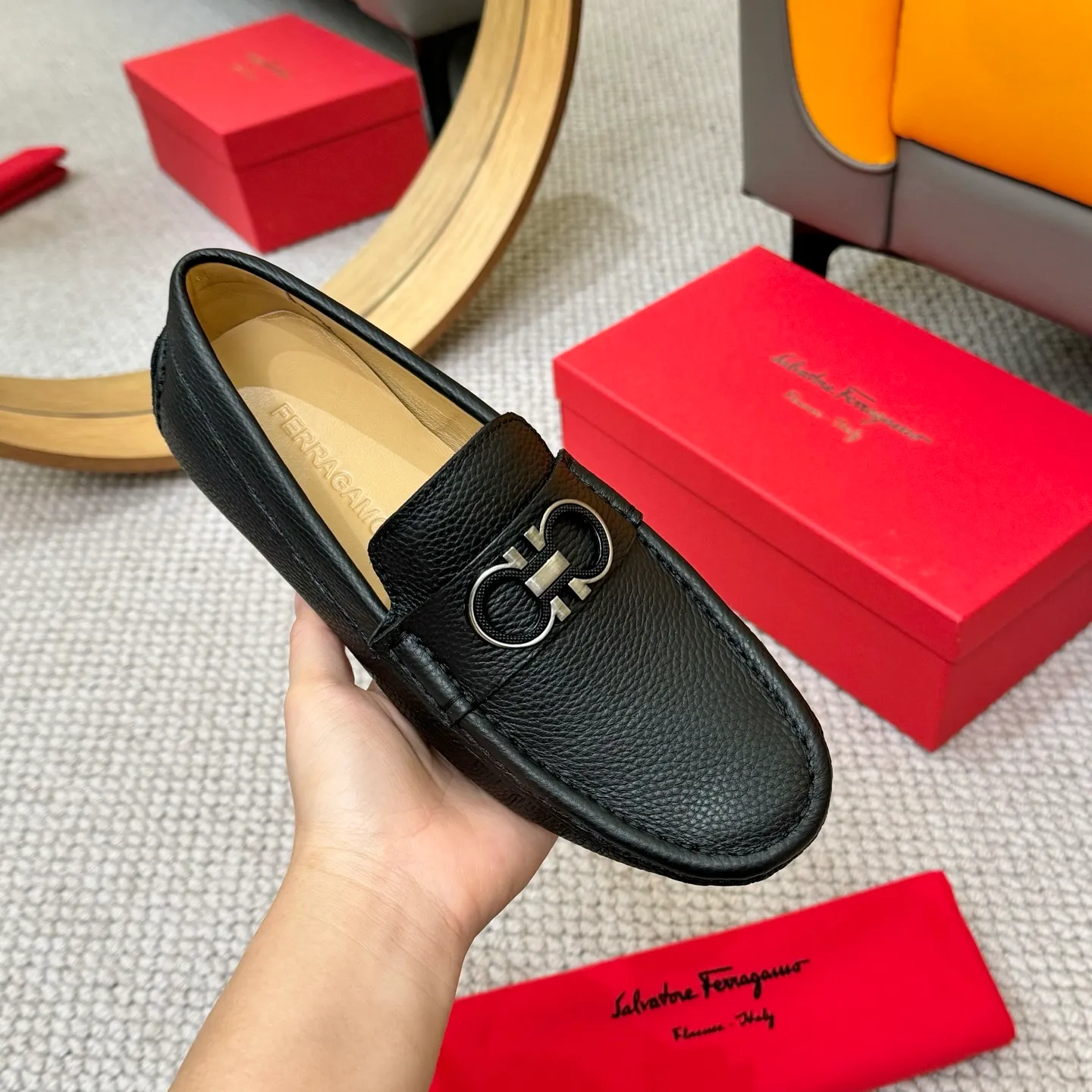 Men's men's shoes 💰420 (Yangli) Ferragamo 〰Ferragamo 2⃣️0⃣️2⃣️5️⃣ New series 👊🏻 Upper 🇮🇹 Italian imported calfskin, original outsole molding. Water-dyed sheepskin lining. The identity of every successful man is set off, and the upper and lower shoes are elegant and stable🚶🏻🚶🏻The high-end custom counter original replica is an eternal classic🔍️Number of codes: 38-46 with counter packaging